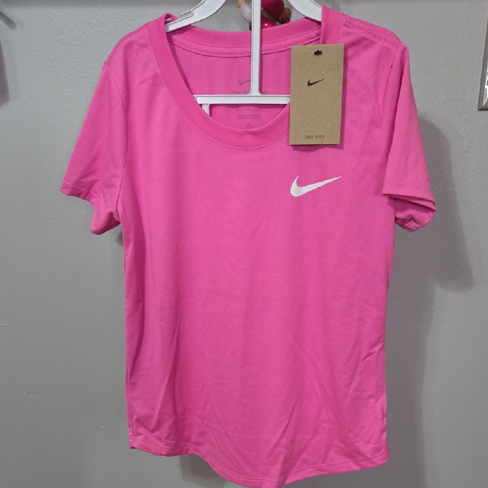 Girls Medium. Nike Pink Short Sleeve Relaxed T-Shirt
